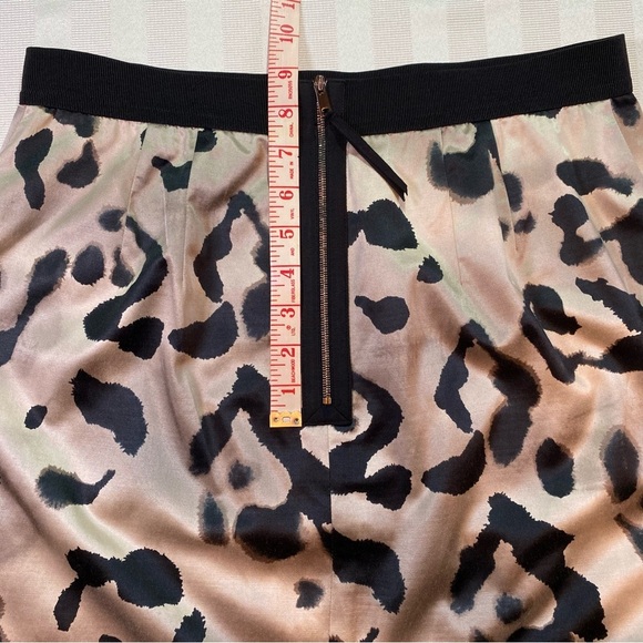 Ann Taylor Silk Blend Animal Print Pencil Skirt Sz 8 Fully Lined Zip Back - Picture 11 of 11